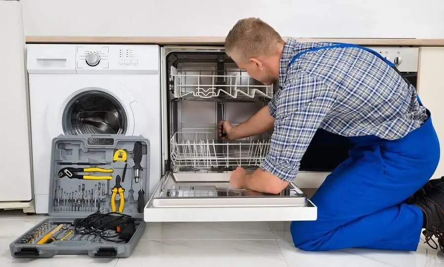 Haymana Luxell servisi teknisyen ekibi beyaz eşya tamiri yaparken